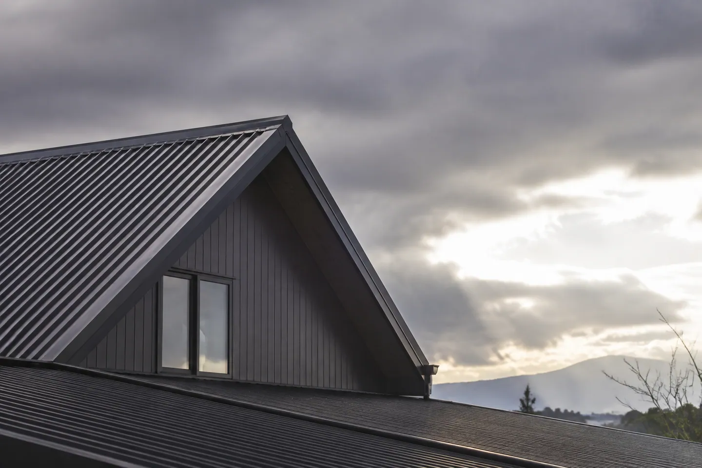 Illustrative image for planning roofing around weather